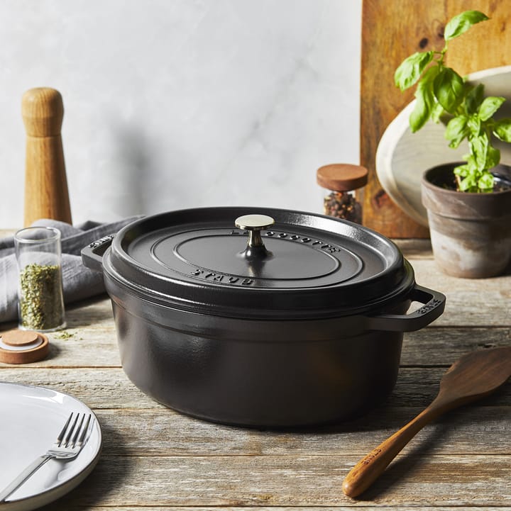 Staub La Cocotte oval gryta gjutjärn 2,35 L, Svart STAUB