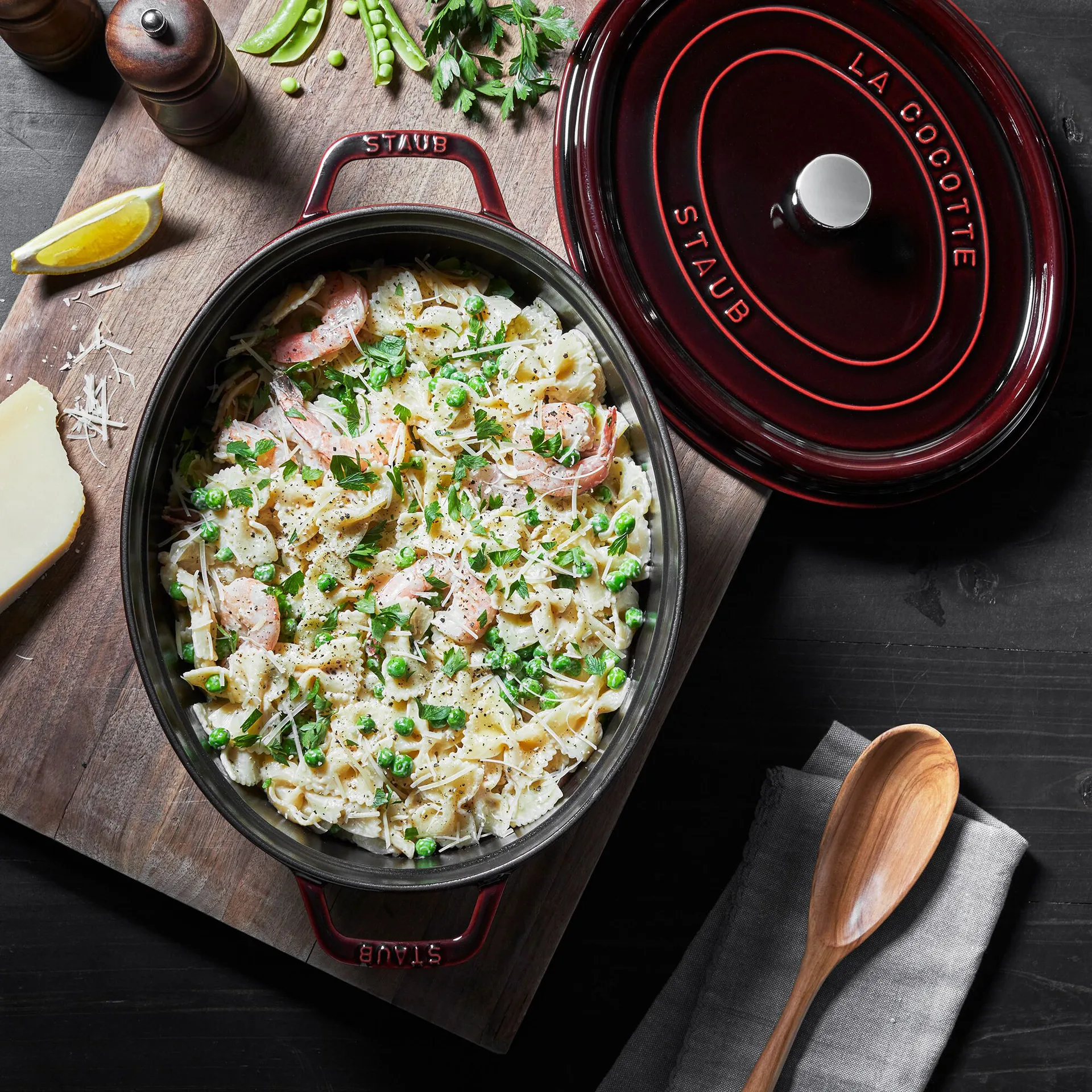 Staub La Cocotte oval gryta gjutjärn 4,2 L, Grenadinröd STAUB