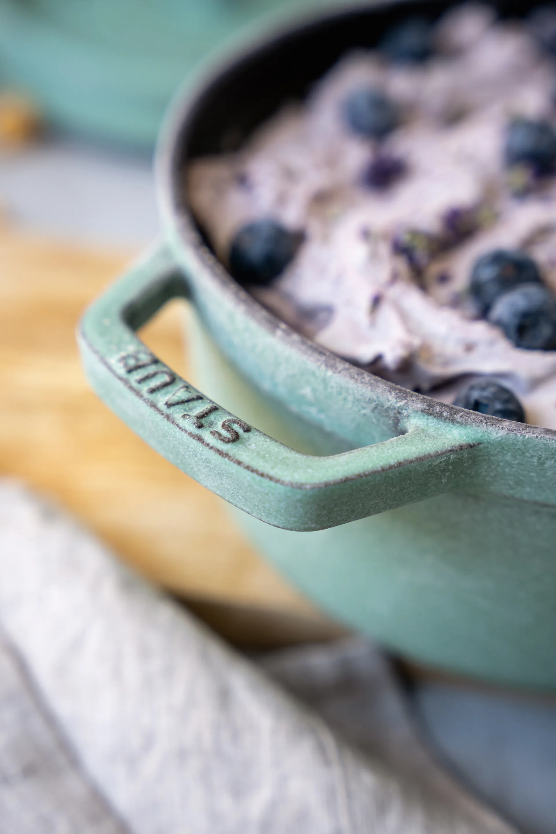 Staub rund gryta i gjutjärn 3,8 l, Salvia STAUB