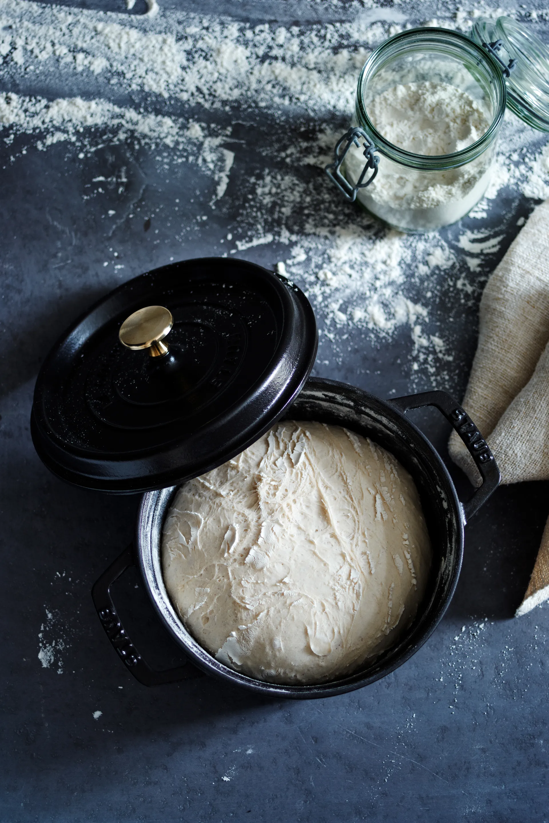 Staub rund gryta i gjutjärn 3,8 l, svart STAUB