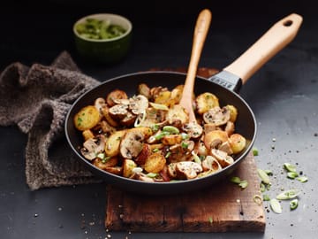 Staub stekpanna gjutjärn svart ljust trähandtag - Ø24 cm - STAUB