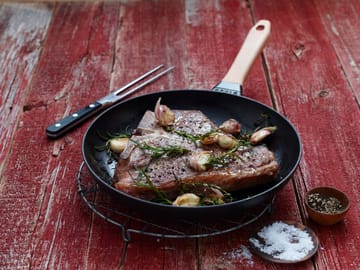 Staub stekpanna gjutjärn svart ljust trähandtag - Ø28 cm - STAUB