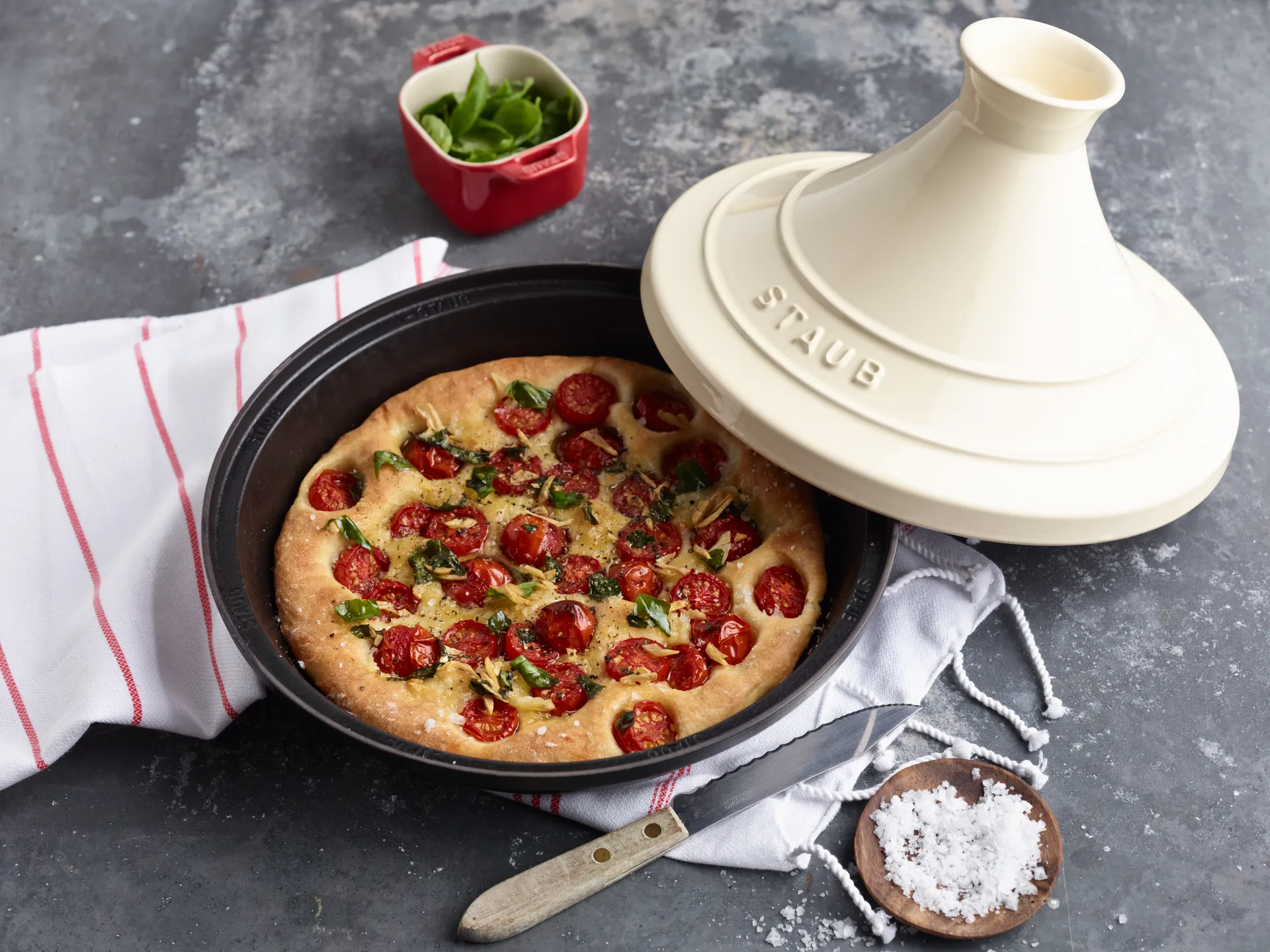 Staub Tagine gjutjärn svart-beige, 28 cm STAUB