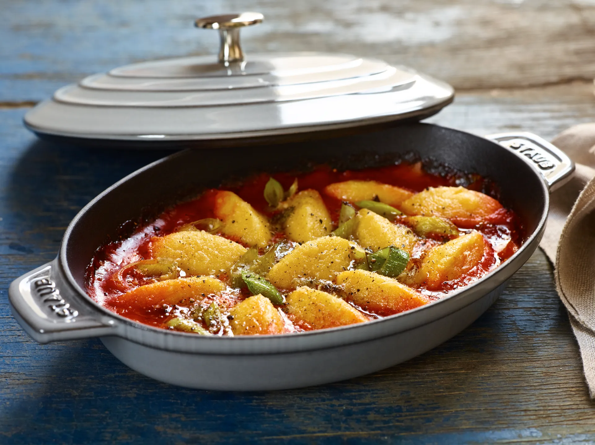 Staub ugnsform gjutjärn med lock oval 23 cm, Grafitgrå STAUB