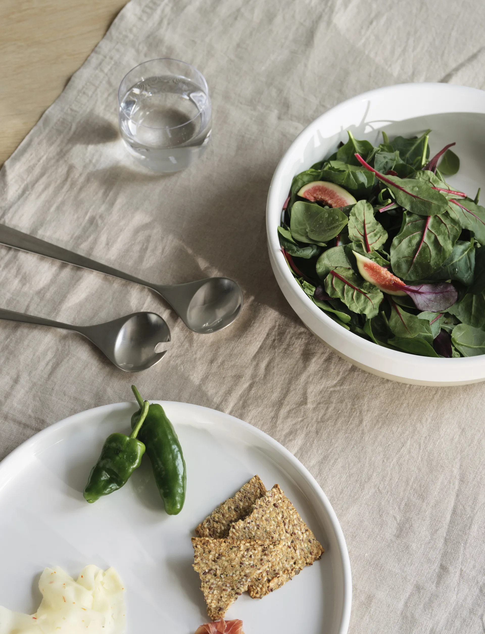 Agnes serveringsfat Ø30 cm, Sand-vit Stelton