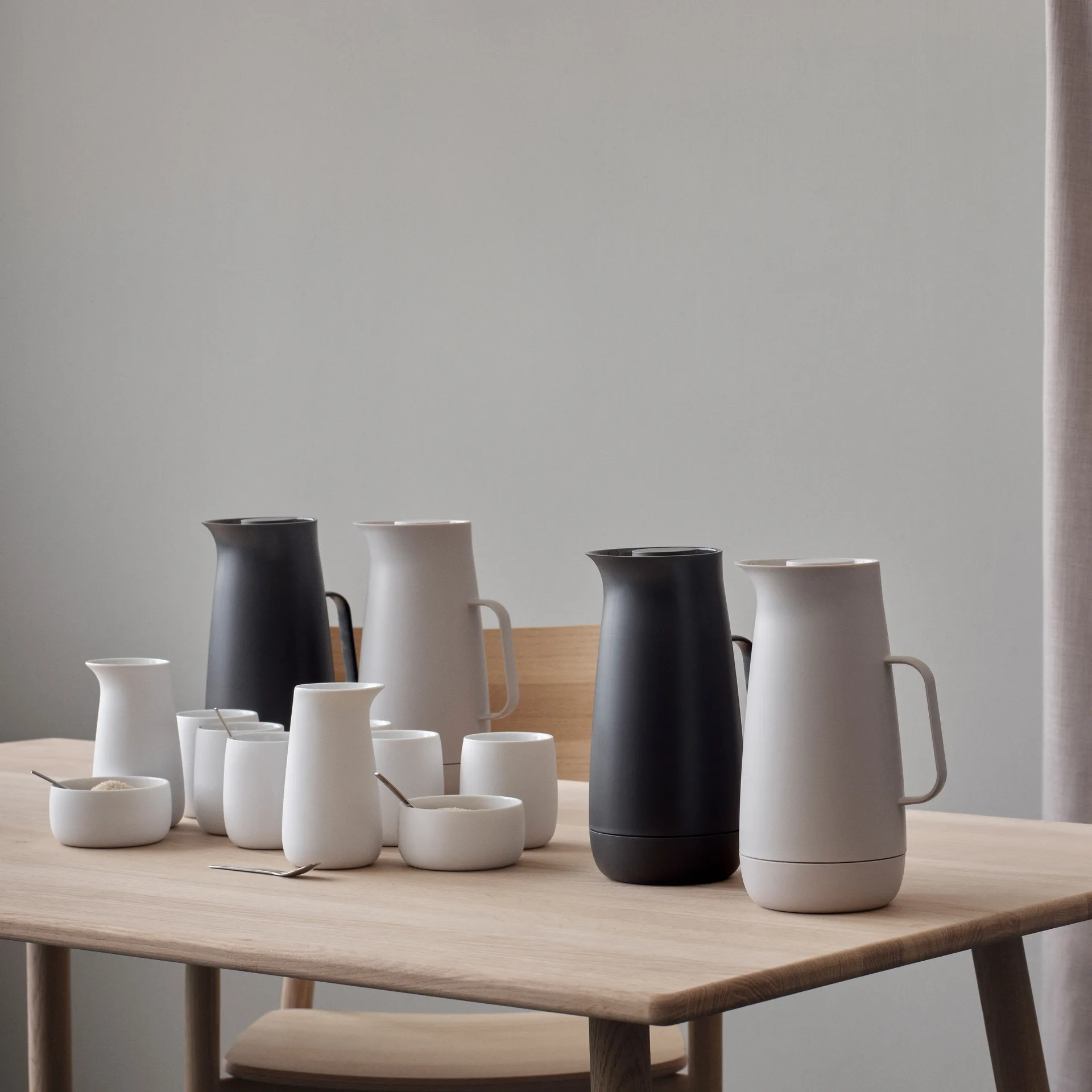 Foster termoskanna plast 1 L, Light grey Stelton