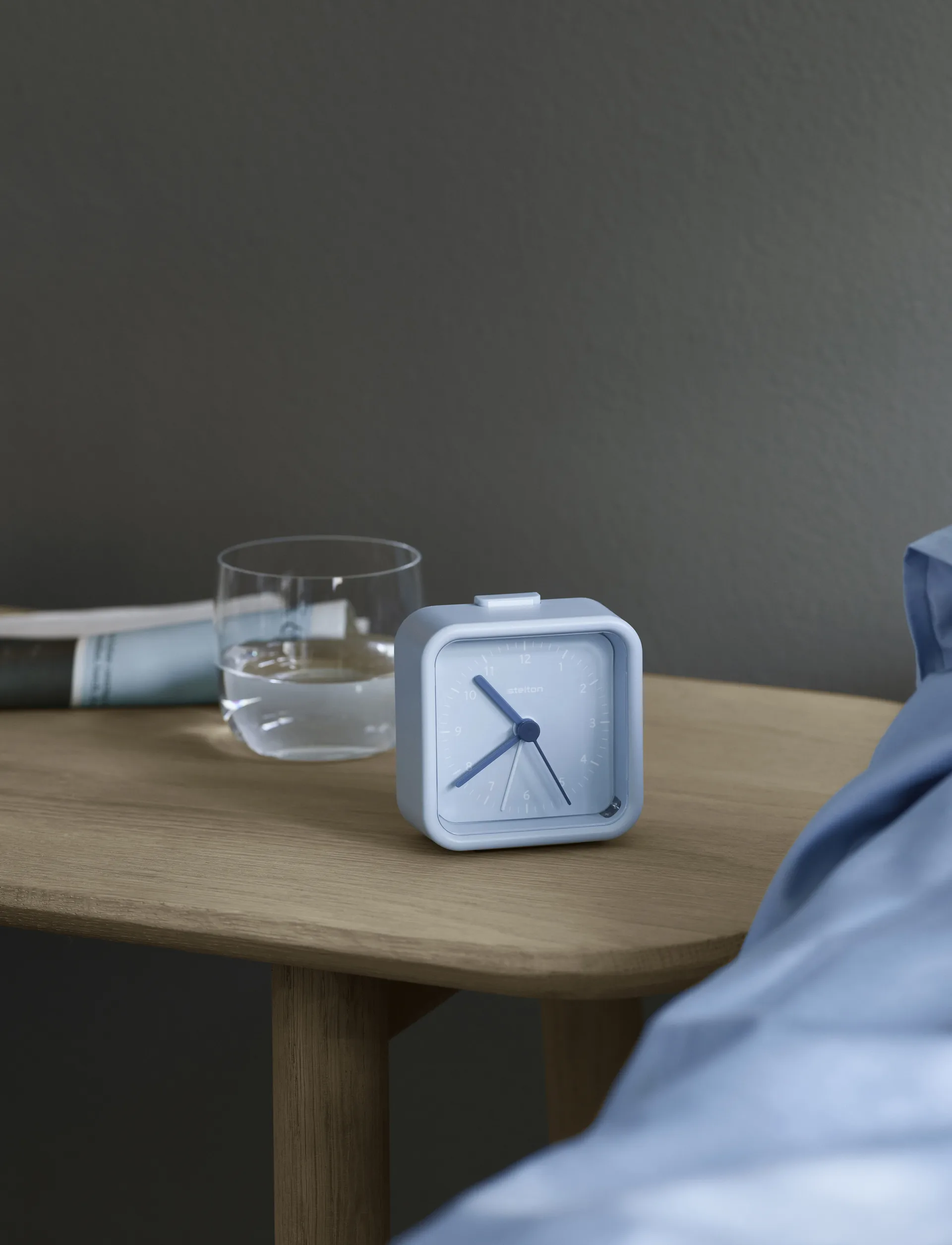 Okiru väckarklocka, Light blue Stelton