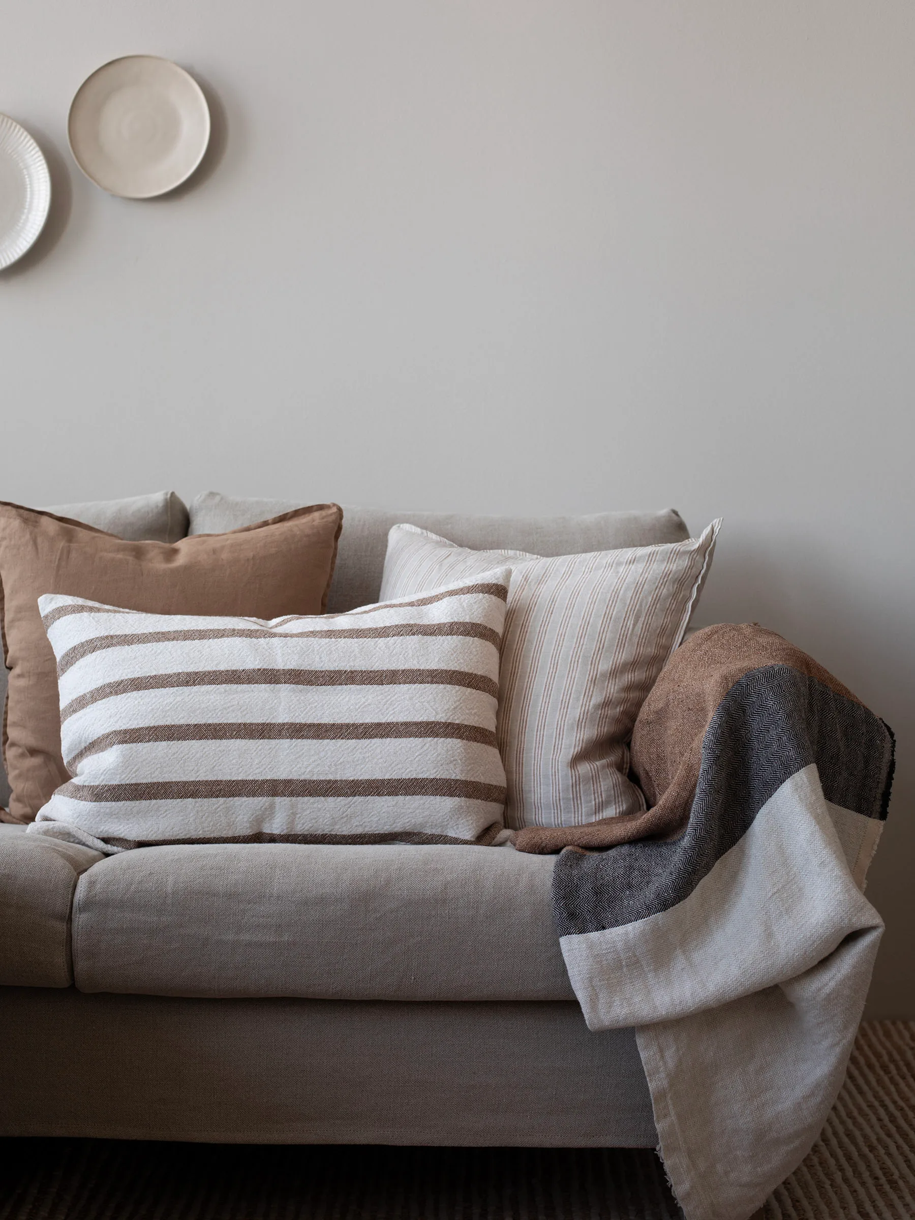 Gaston kuddfodral 40x60 cm, Hazelnut Tell Me More