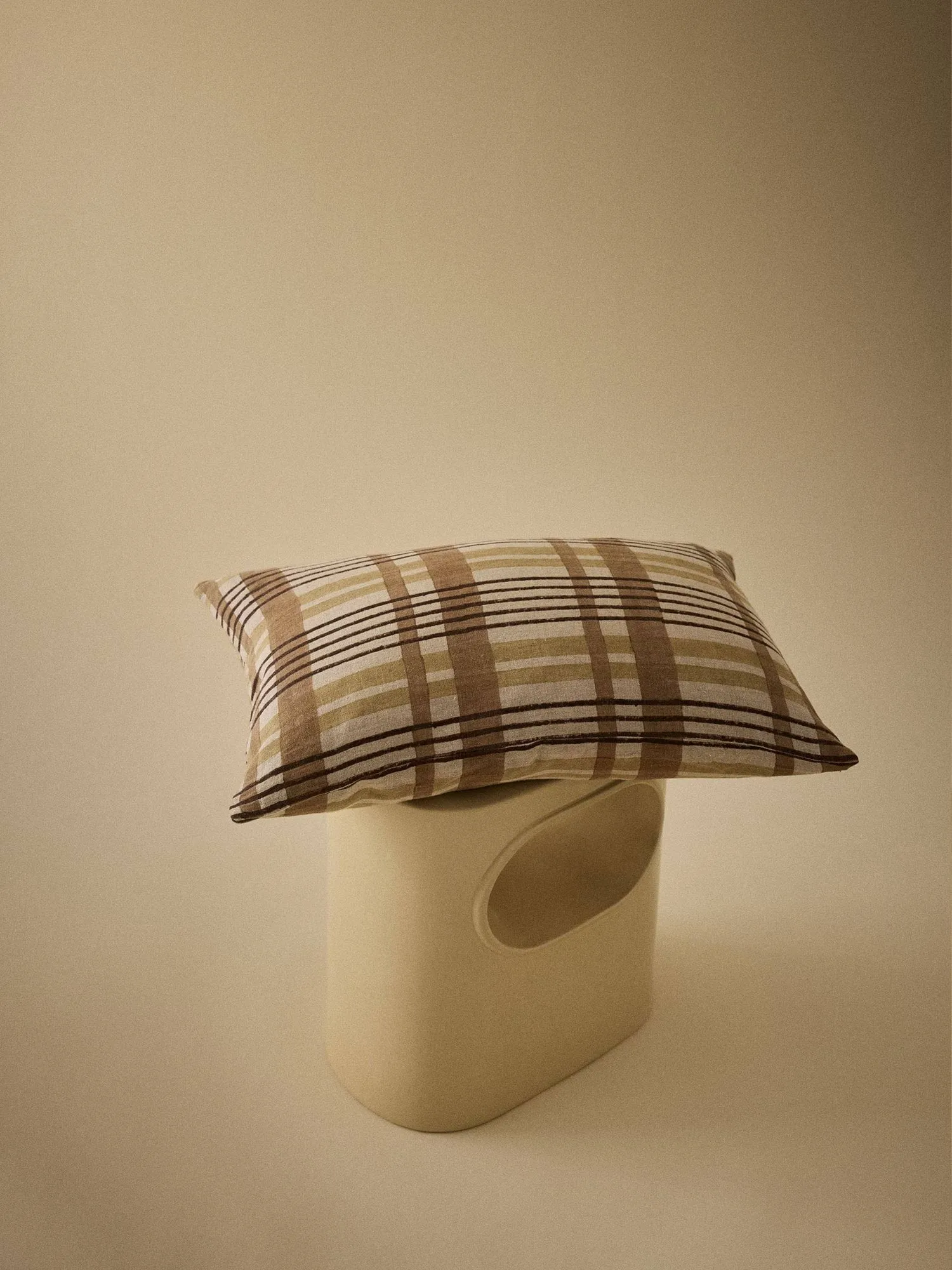Nico kuddfodral, Block print brown, 40x60 cm Tell Me More