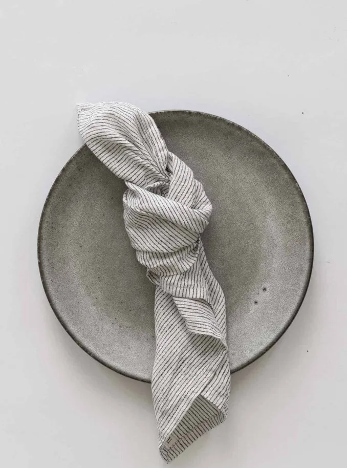 Washed linen tygservett 45x45 cm, Pinstripe Tell Me More