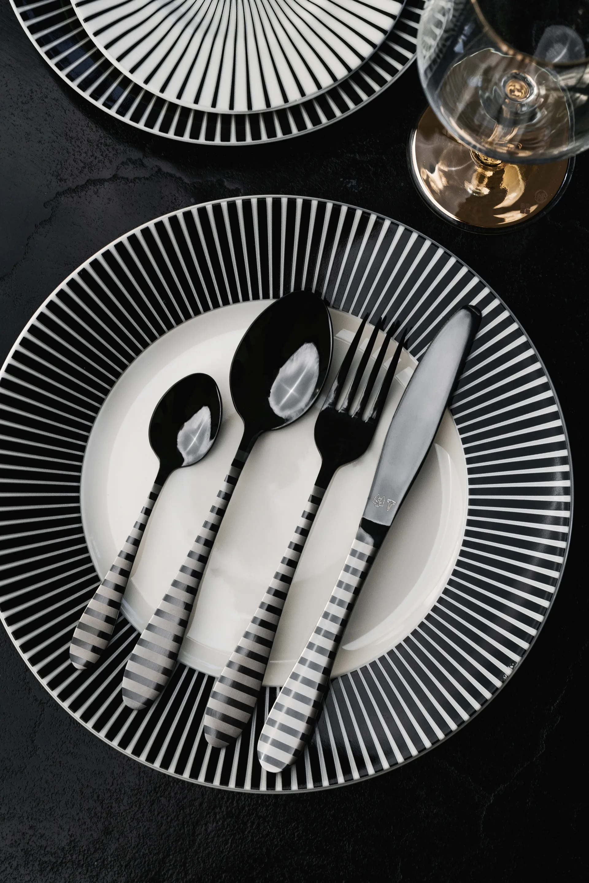 Zebra bestickset, 16 delar Vargen & Thor