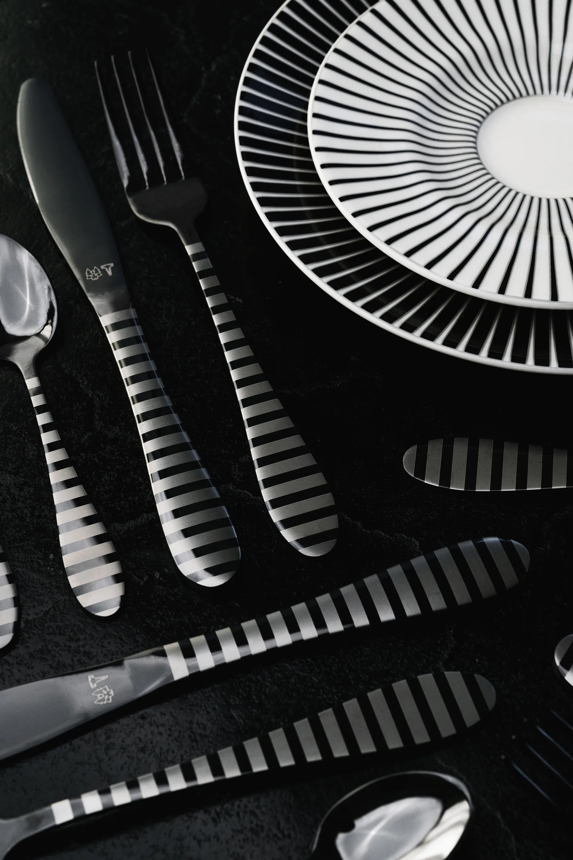 Zebra bestickset, 16 delar Vargen & Thor