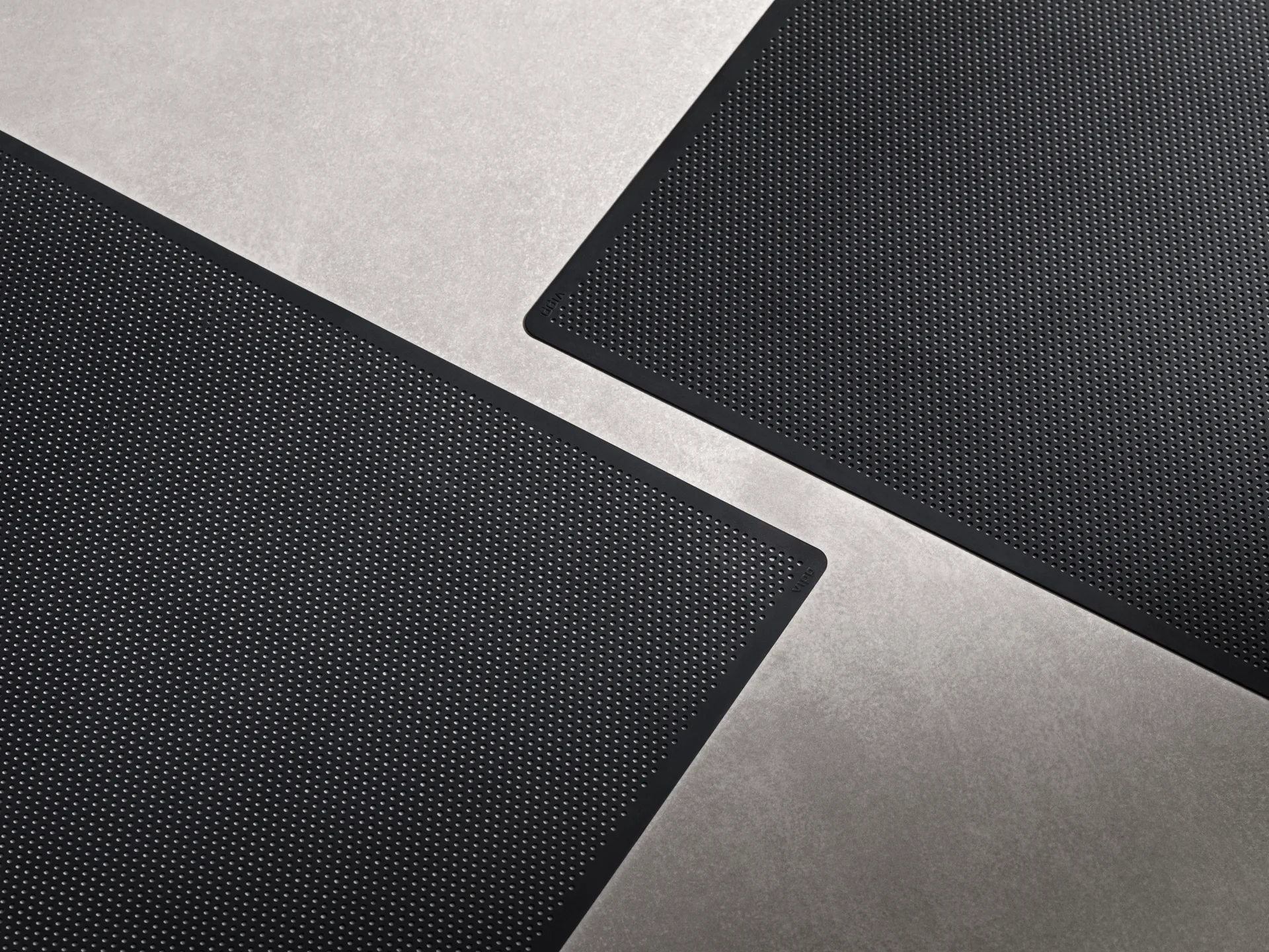 Vipp130 bordstablett 35,2x46,2 cm, Black Vipp