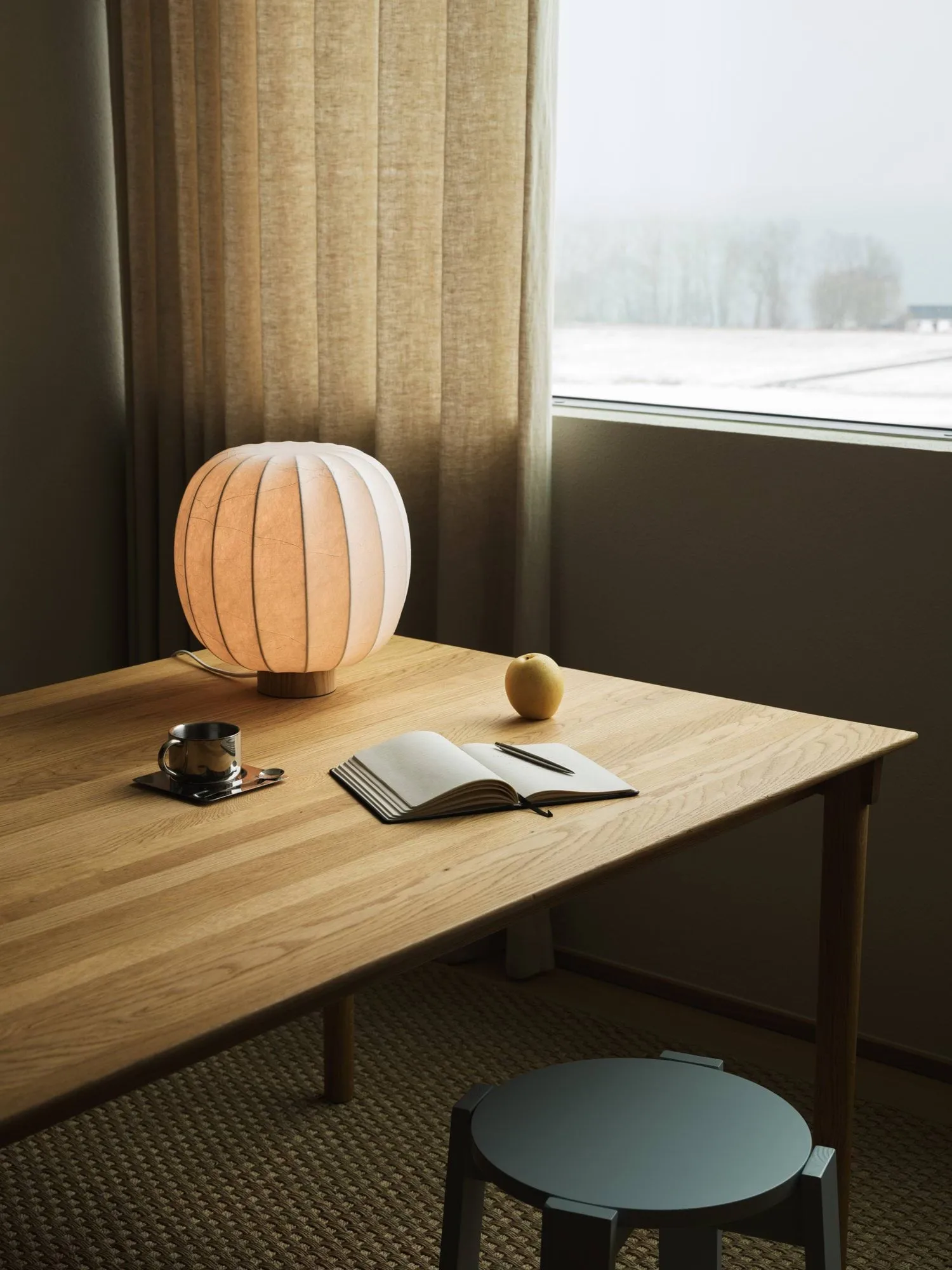 Lunari bordslampa, White-Natural ash, Ø30x32 cm Watt & Veke Lunari bordslampa, White-Natural ash, Ø30x32 cm Watt & Veke