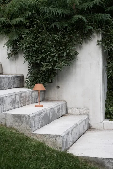 Teya bordslampa portabel - Terracotta, Ø15x26 cm - Watt & Veke