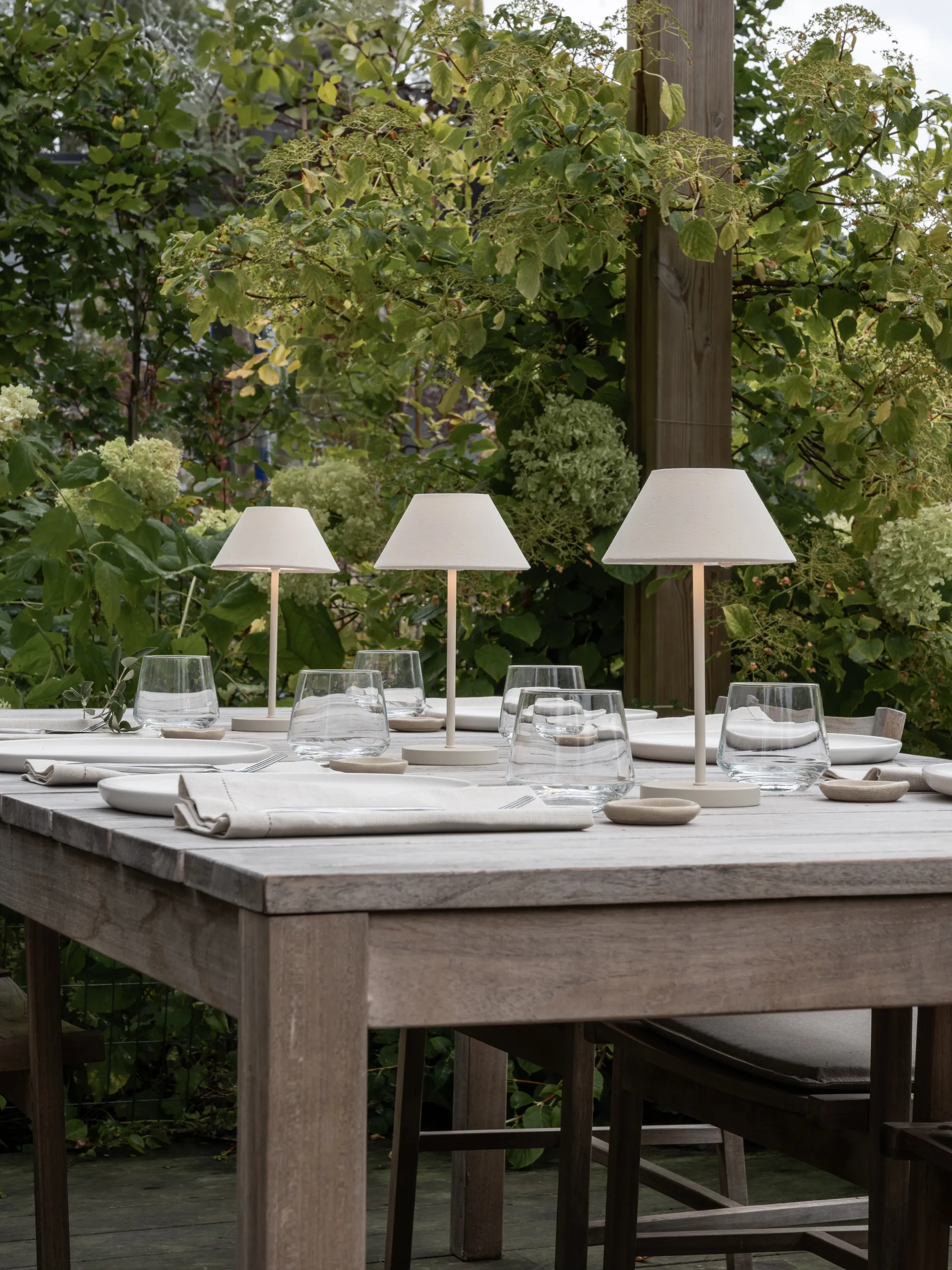 Teya bordslampa portable, Offwhite, Ø15x26 cm Watt & Veke