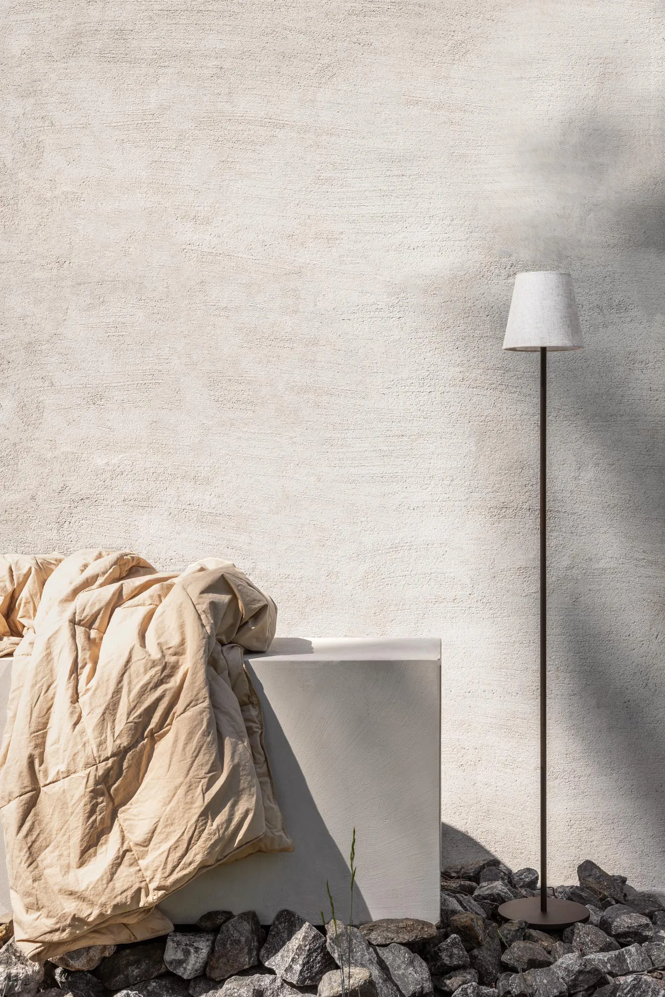 Tyra floor portable golvlampa Ø14 cm, Coffee Watt & Veke