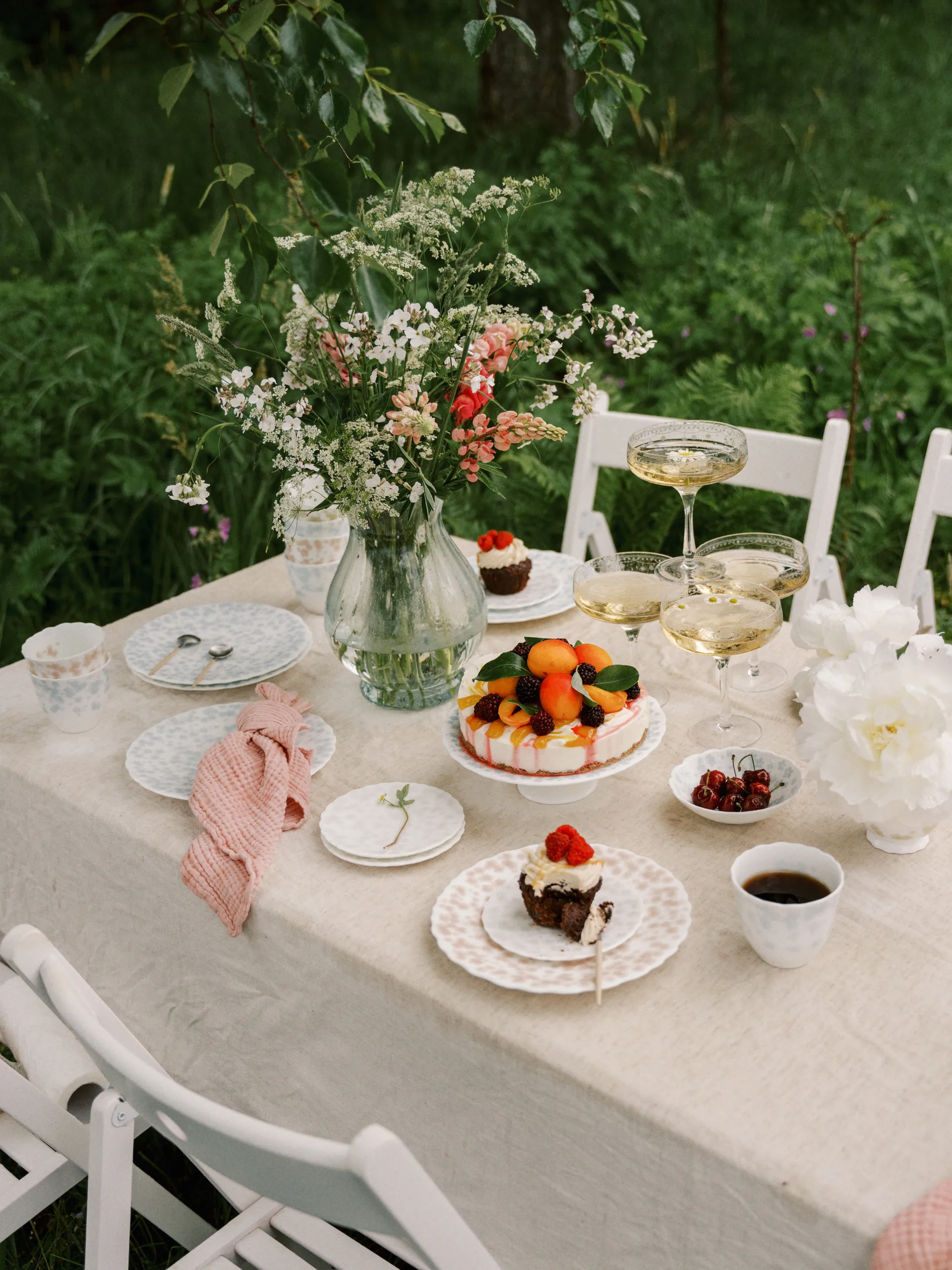 Slåpeblom tallrik Ø13 cm, Grå Wik & Walsøe