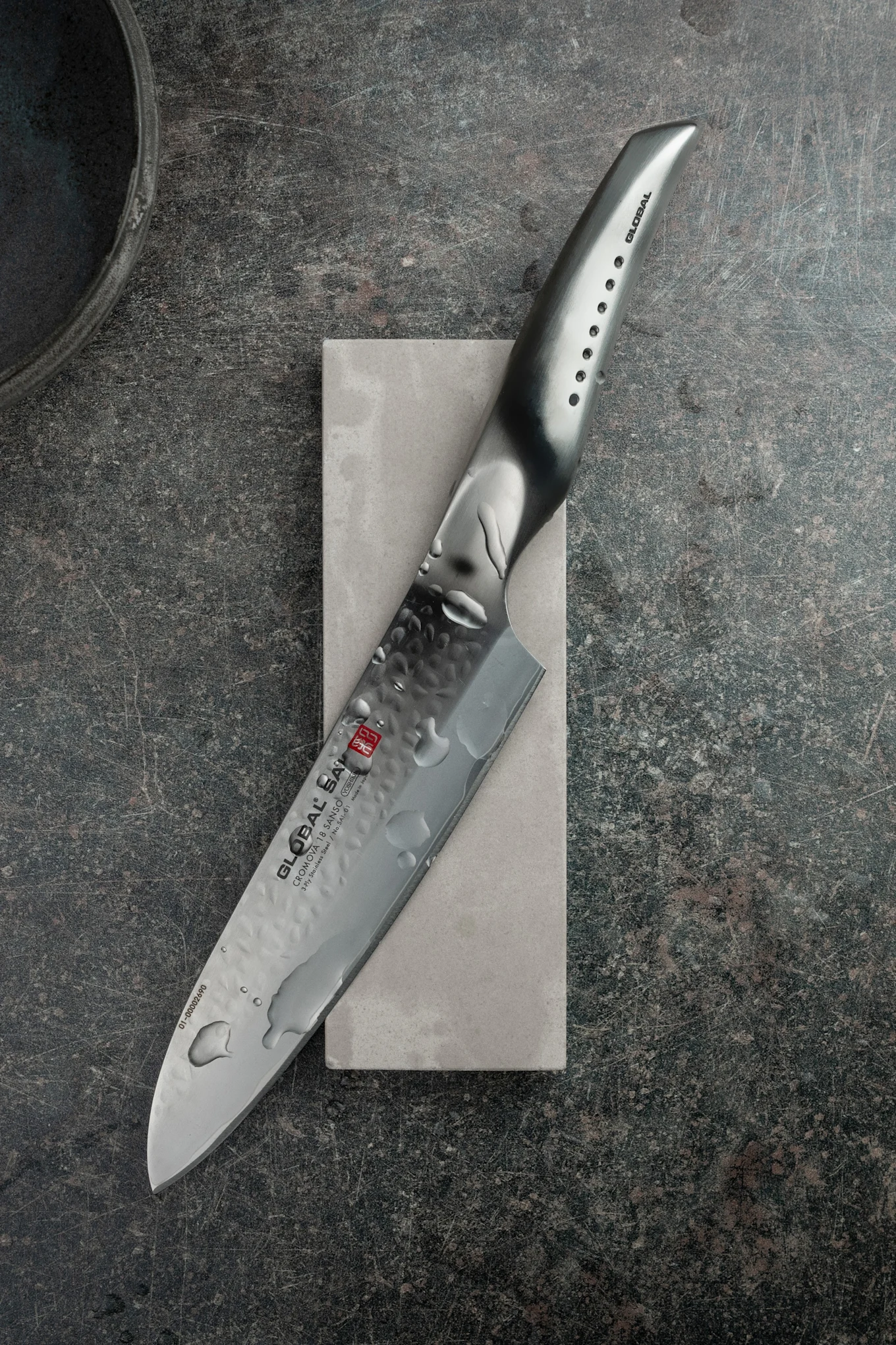 Global Sai SAI-01 kockkniv som tillhör SAI knivserien SAI på en grå bakgrund.