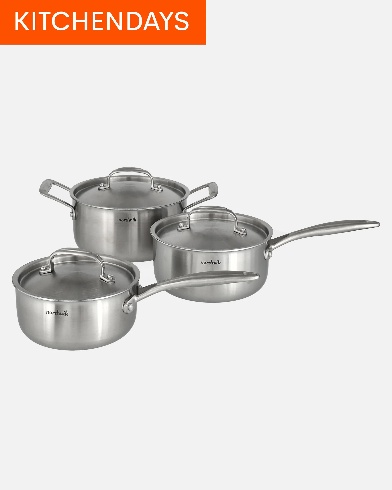KITCHENDAYS-logotyp ovanför tre kastruller och stekpannor i rostfritt stål med lock.
