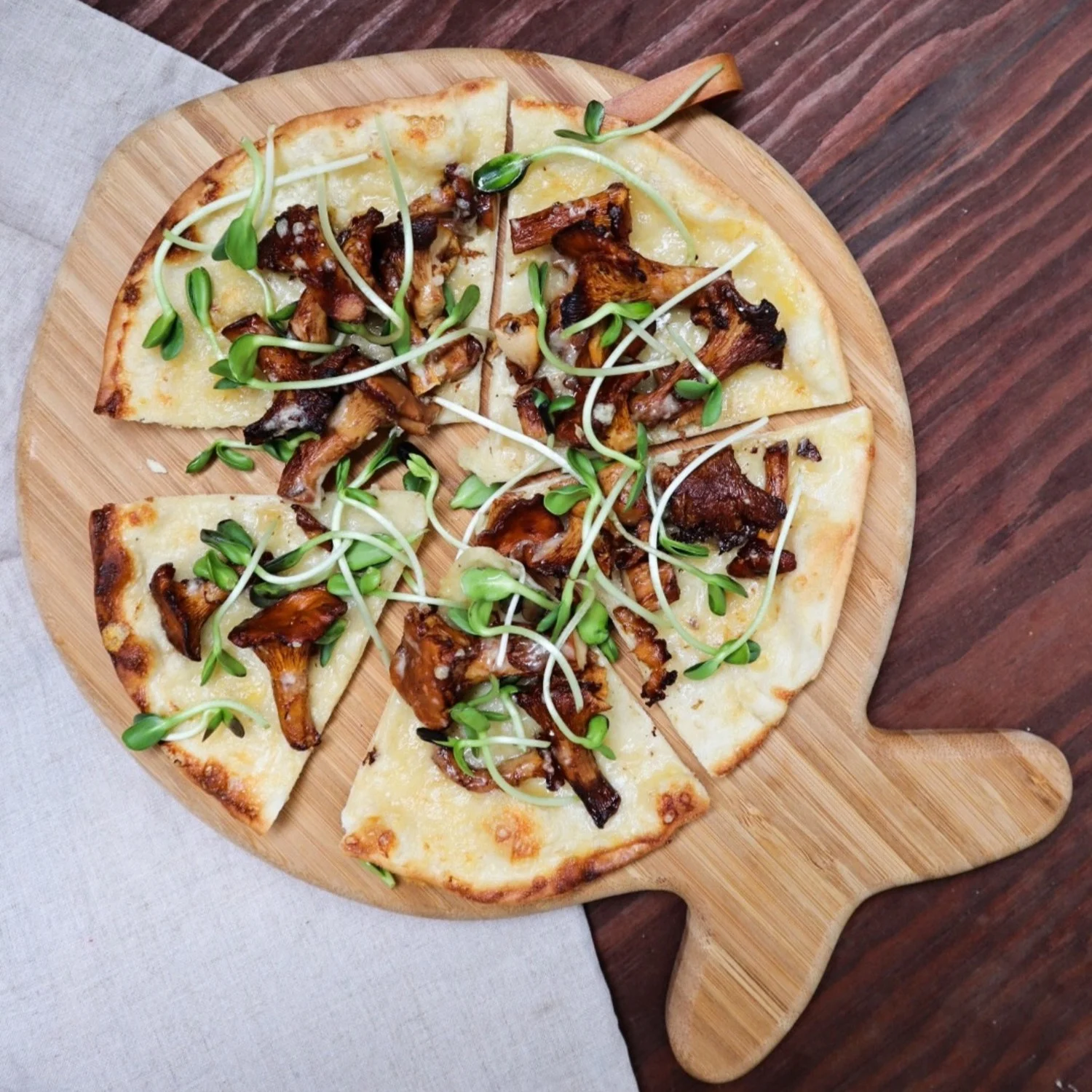 Kantarellpizza med västerbottenost