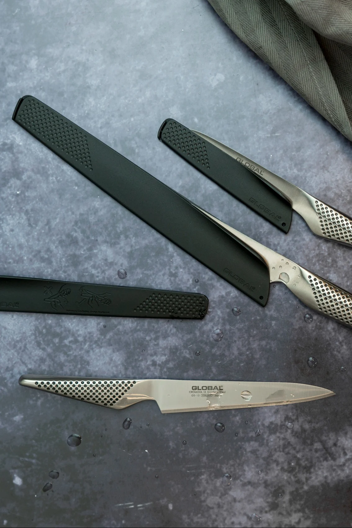 Global knivskydd som sitter på knivserien Global Classic.