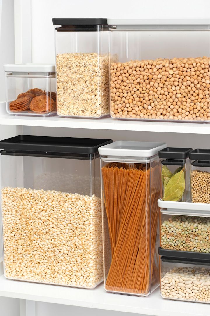 De stapelbara lådorna från Brabantias Tasty+-kollektion är perfekta för förvaring av torra ingredienser som linser, pasta eller ris.