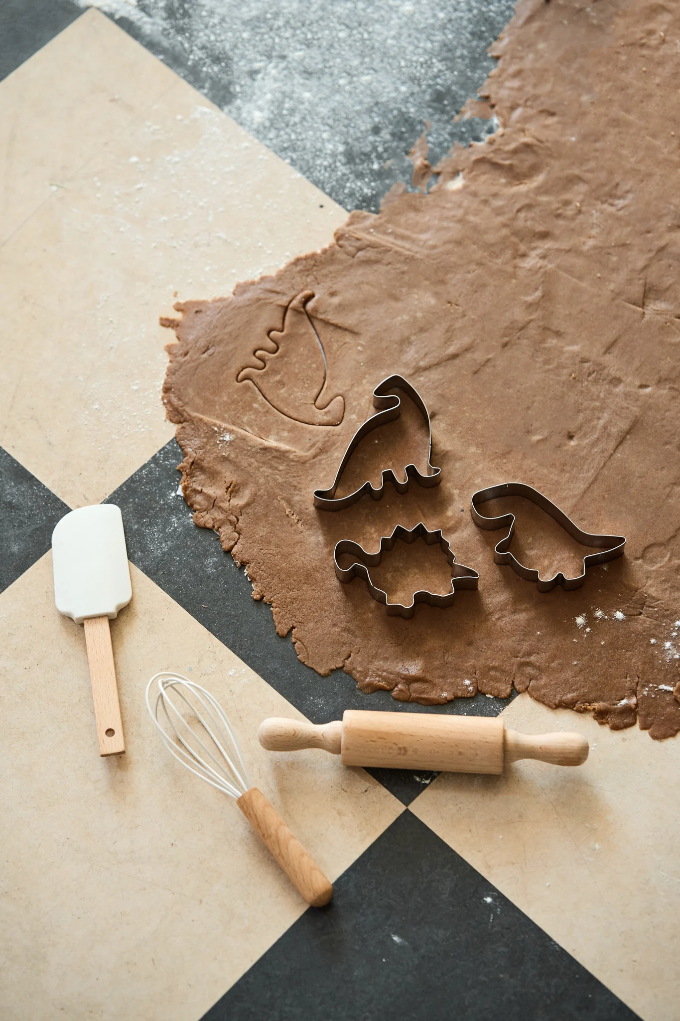 Pepparkaksformarna i dinosaurieform är inte bara en söt presentidé till barn, utan också den perfekta gåvan till adventskalendern för hobbybagare.